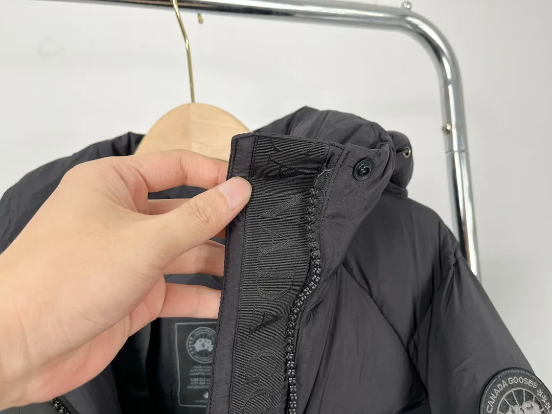 P780 𝐂𝐚𝐧𝐚𝐝𝐚 𝐠𝐨𝐨𝐬𝐞丨Canada Goose Ouyang Nana same style short down jacket Size: S-XXL